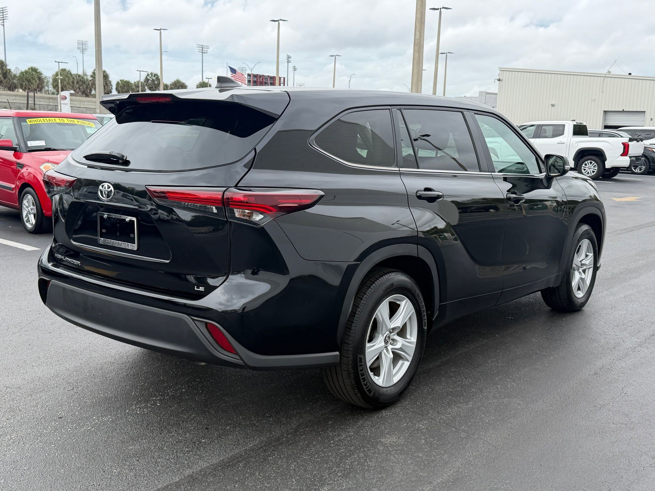 Used 2025 Toyota Highlander LE image 9