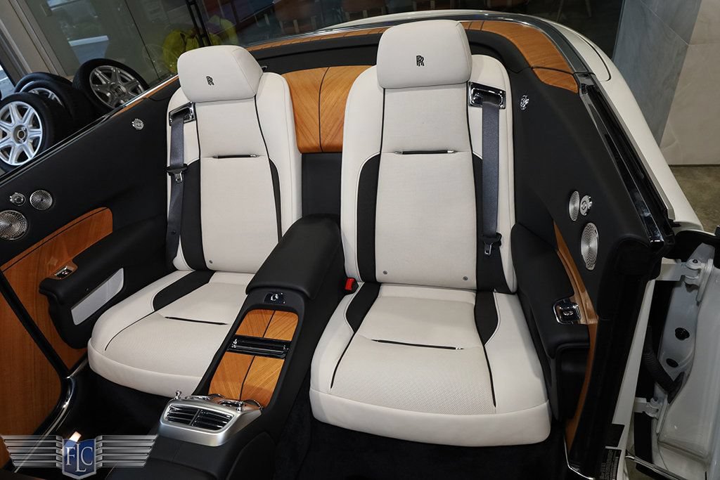 Used 2017 Rolls-Royce Dawn RWD image 23