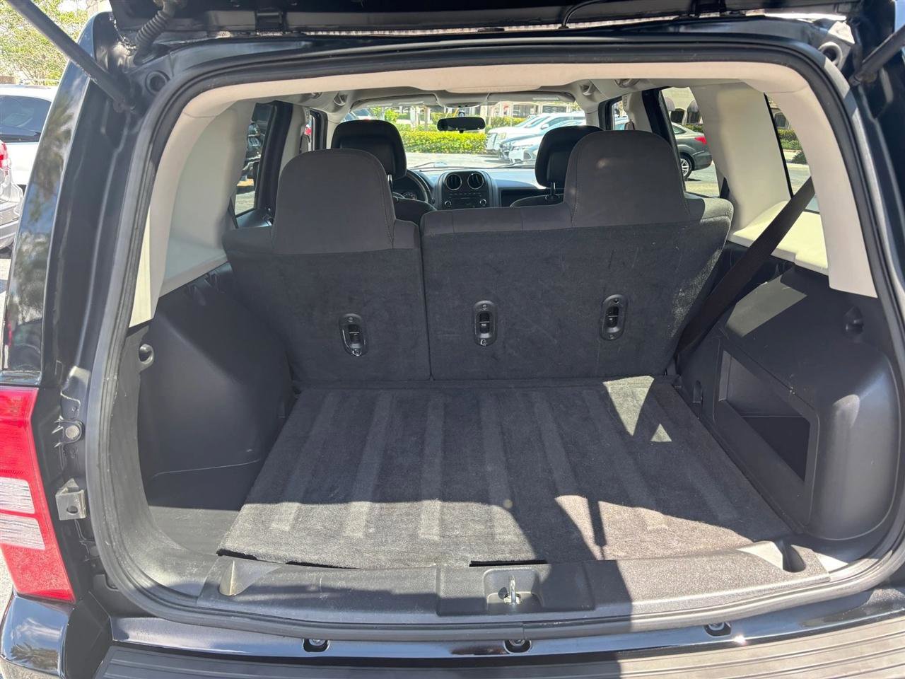 Used 2014 Jeep Patriot Latitude FWD image 12