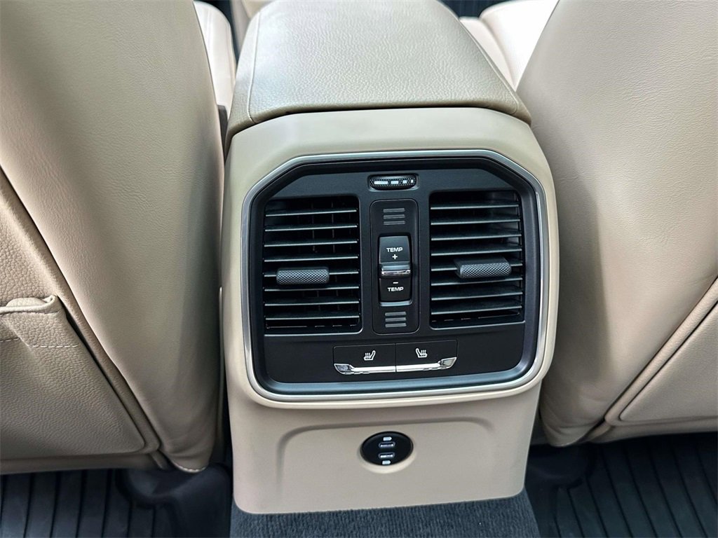 Certified 2025 Porsche Macan image 13