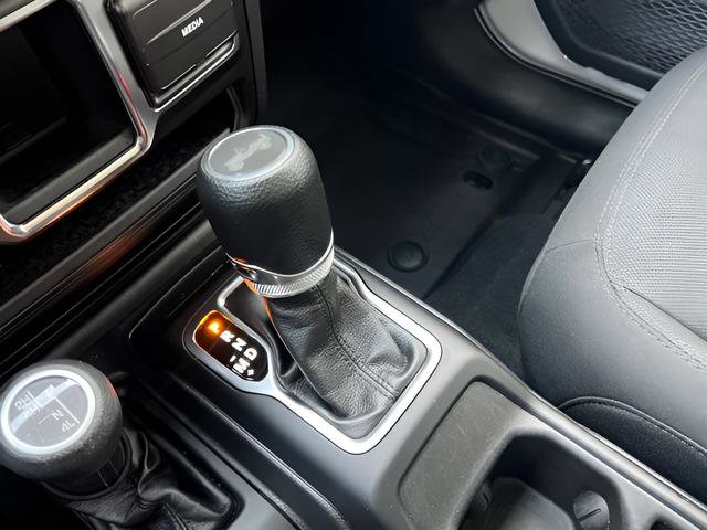 Used 2023 Jeep Wrangler Sport AWD/4WD image 23