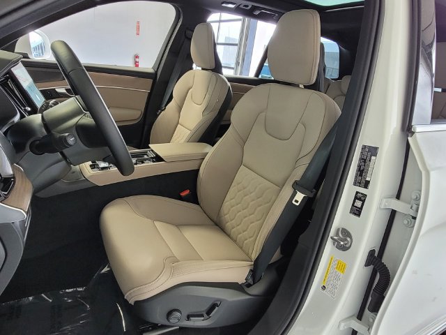 New 2026 Volvo XC90 T8 Plus w/ Protection Package Premier AWD/4WD image 10