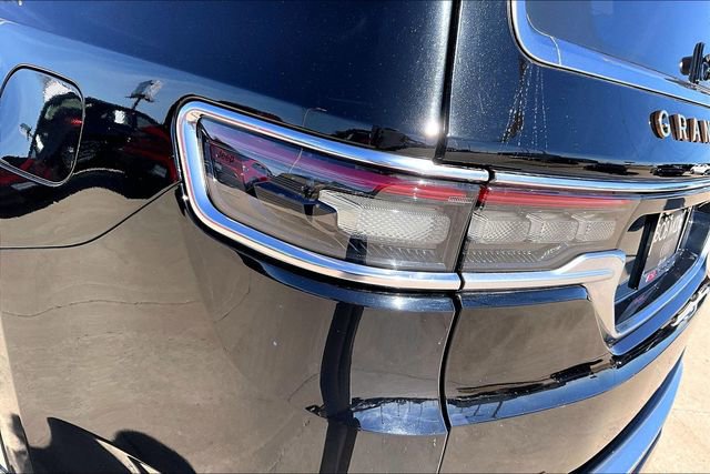 Used 2022 Jeep Grand Wagoneer Series III w/ Rear Seat Video Group 1 image 33