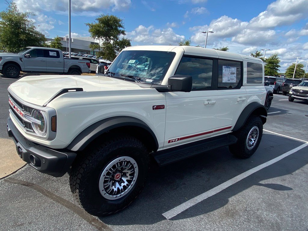 New 2026 Ford Bronco Outer Banks w/ Sasquatch Package AWD/4WD image 3