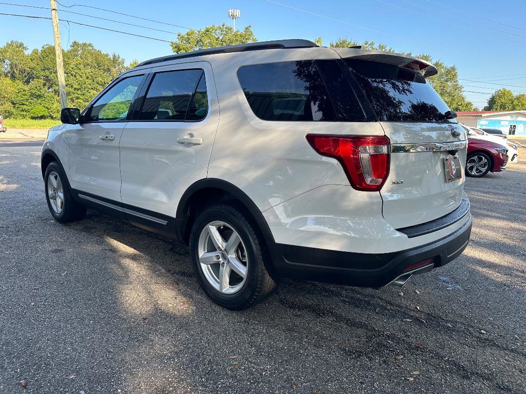 Used 2018 Ford Explorer XLT image 7