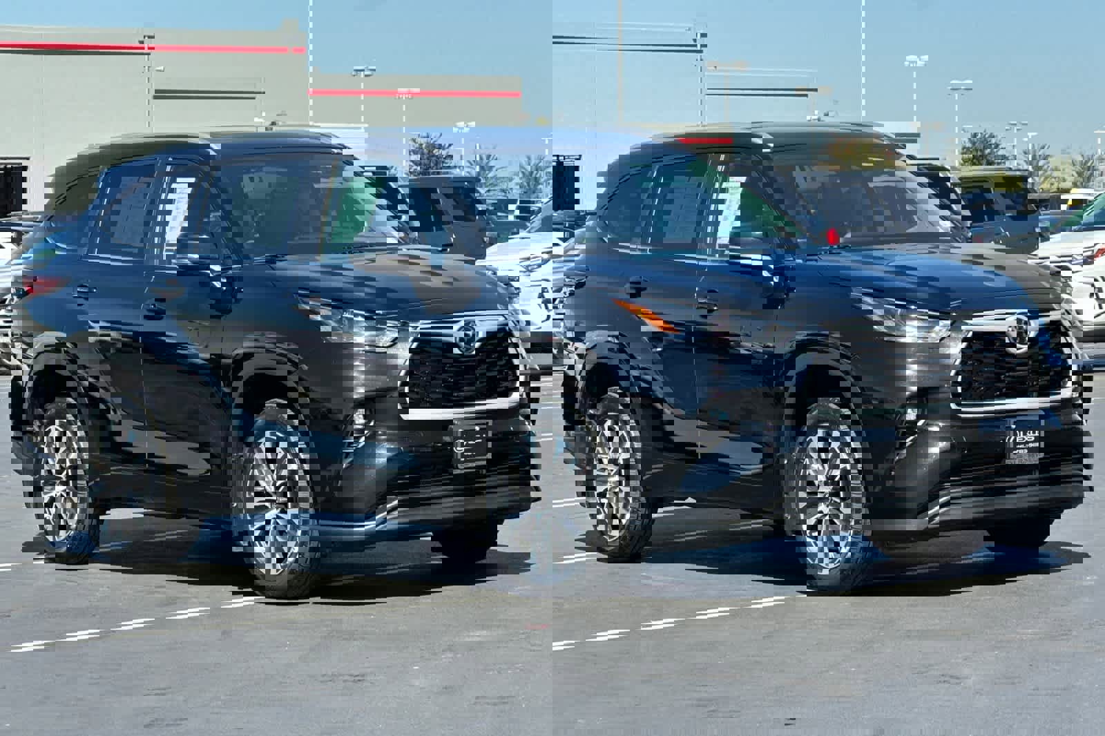 Used 2024 Toyota Highlander XLE image 5