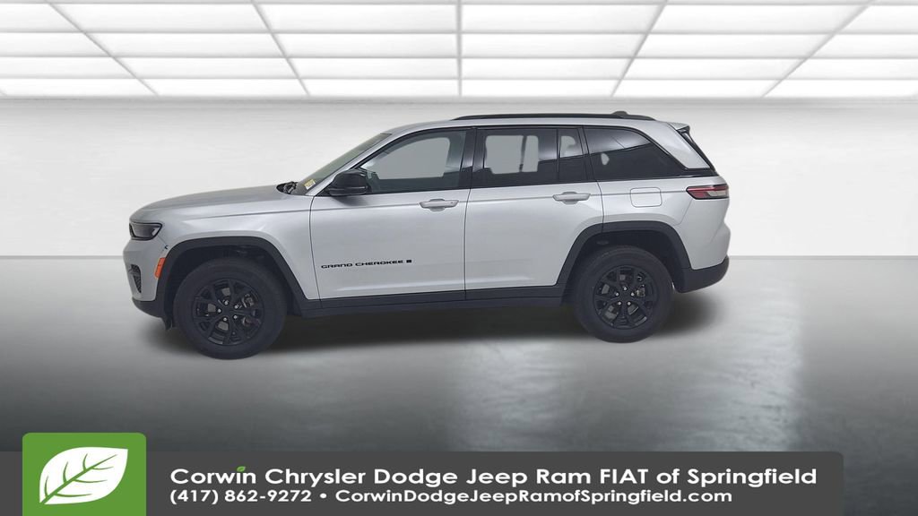 Used 2024 Jeep Grand Cherokee Altitude image 7