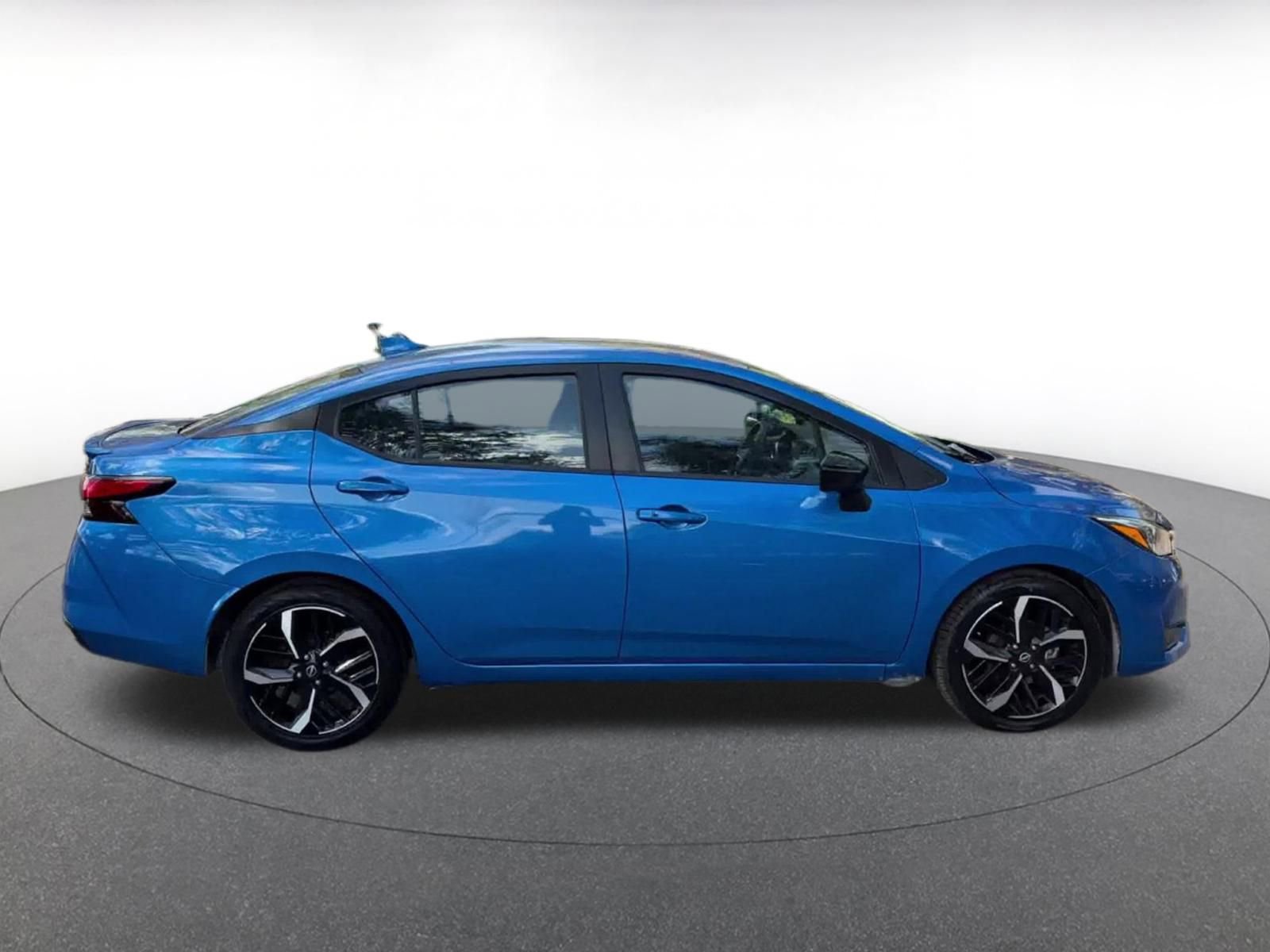 Used 2024 Nissan Versa SR image 16