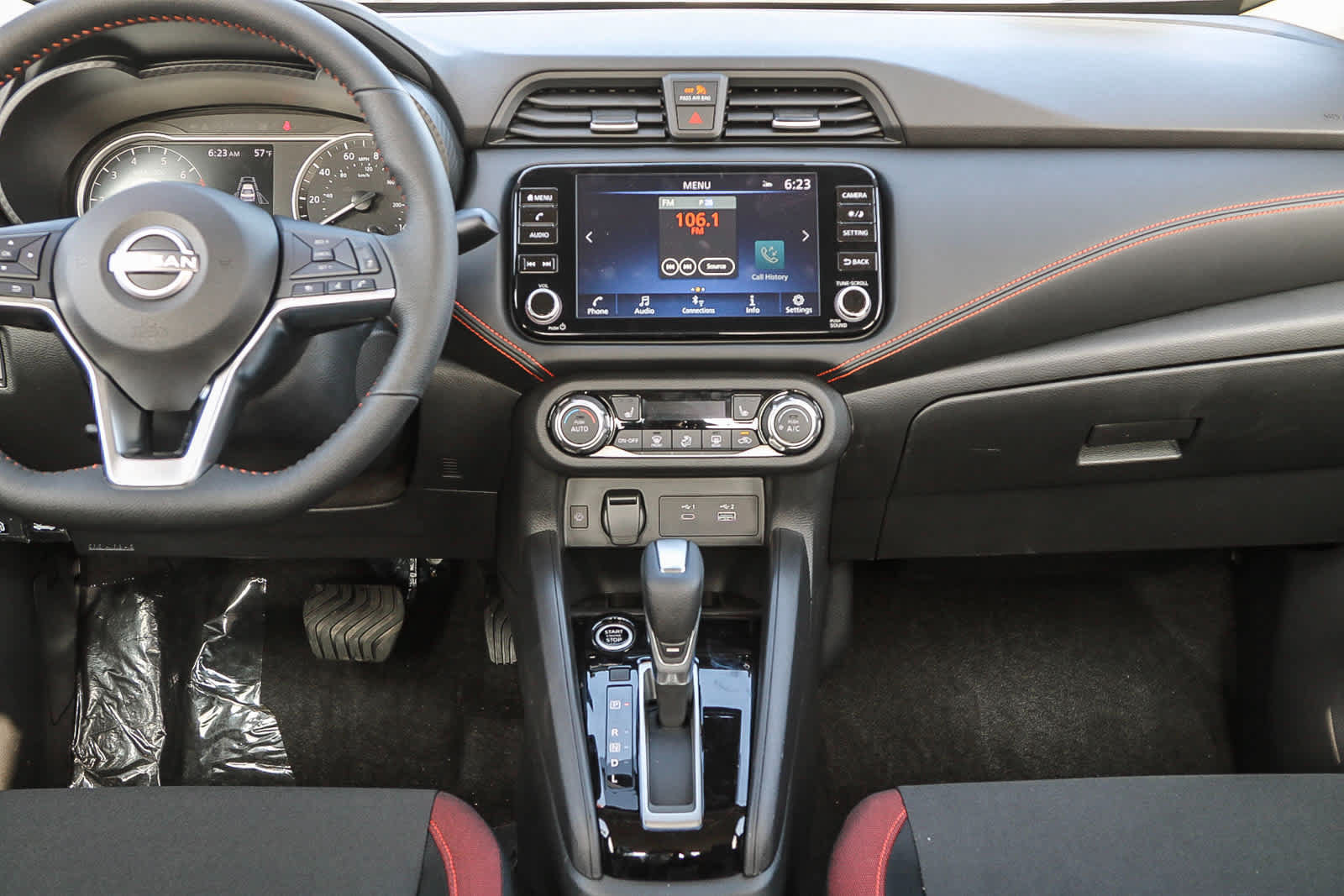 New 2025 Nissan Versa SR w/ Trunk Package FWD image 15