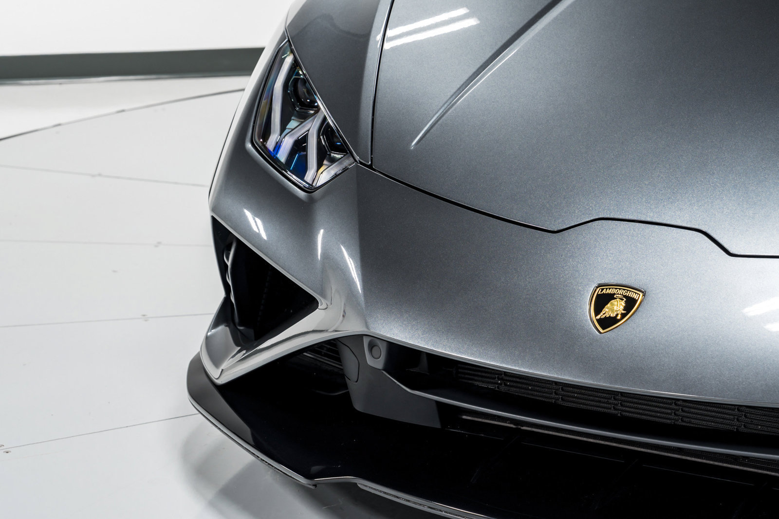 Used 2021 Lamborghini Huracan EVO RWD image 40