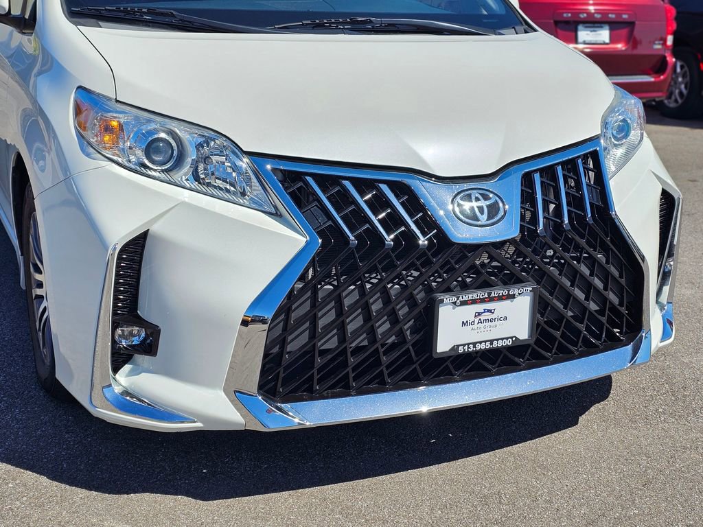 Used 2019 Toyota Sienna XLE w/ XLE Navigation Package image 6