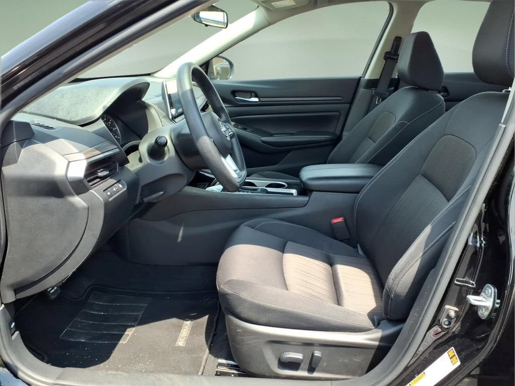 Used 2024 Nissan Altima 2.5 SV FWD image 4