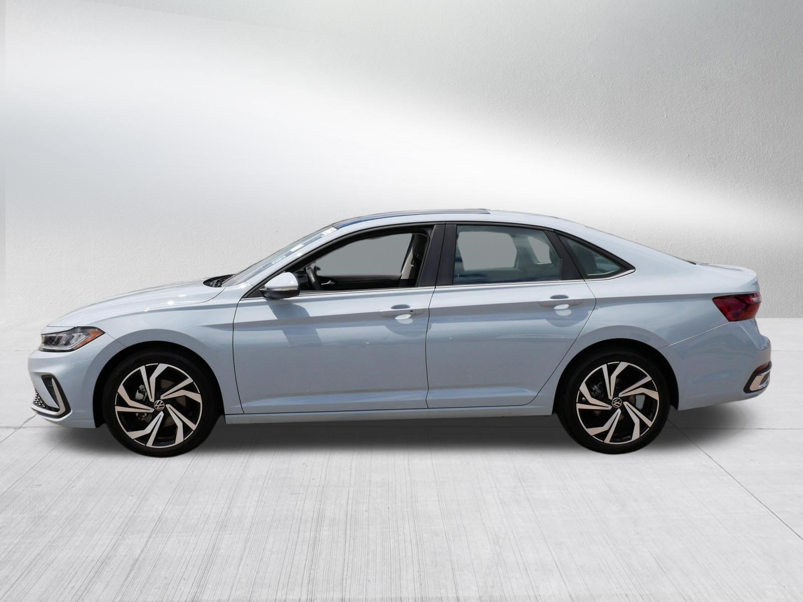 Used 2026 Volkswagen Jetta SEL FWD image 4