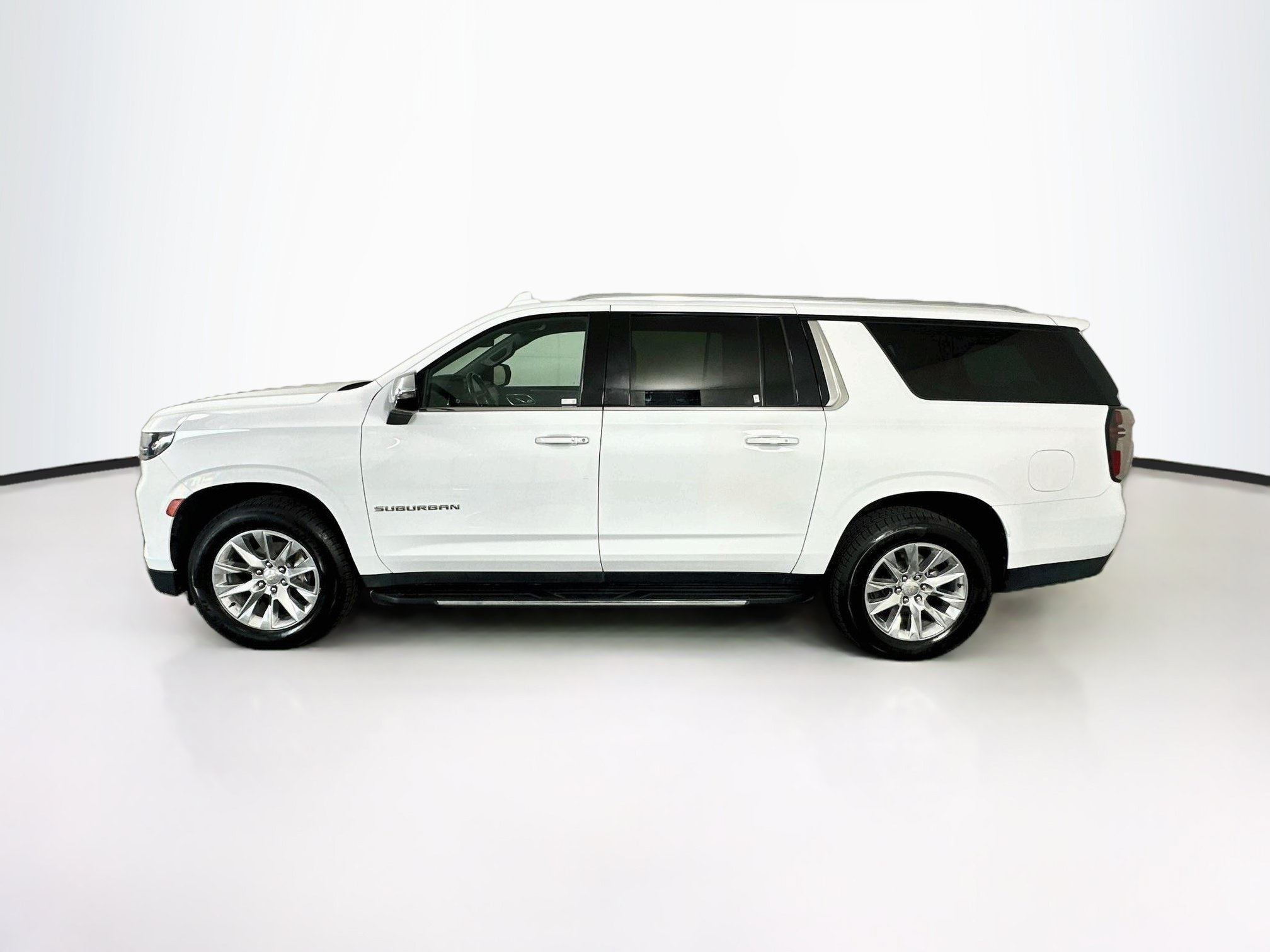 Used 2023 Chevrolet Suburban Premier AWD/4WD image 4