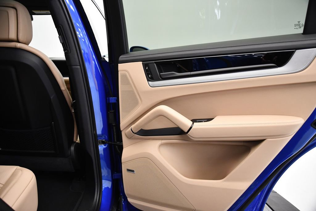 Used 2025 Porsche Cayenne S image 49