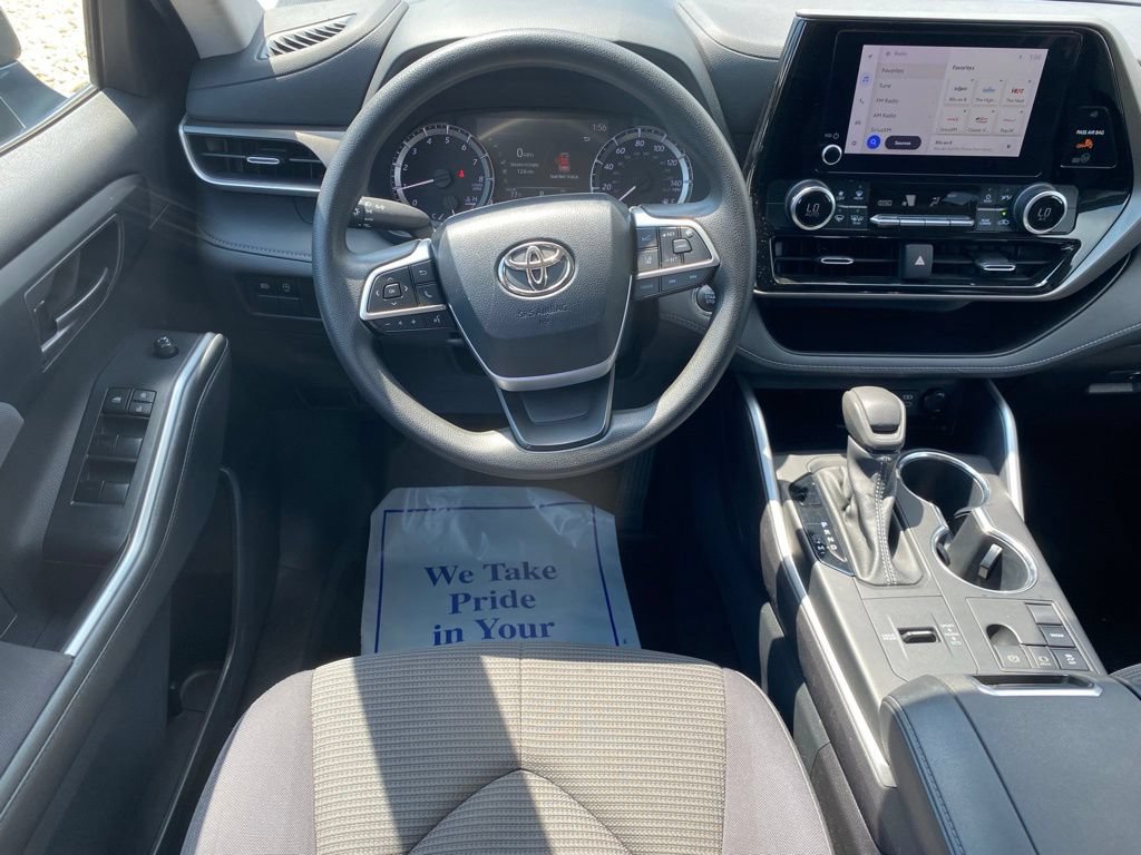 Used 2023 Toyota Highlander L FWD image 10