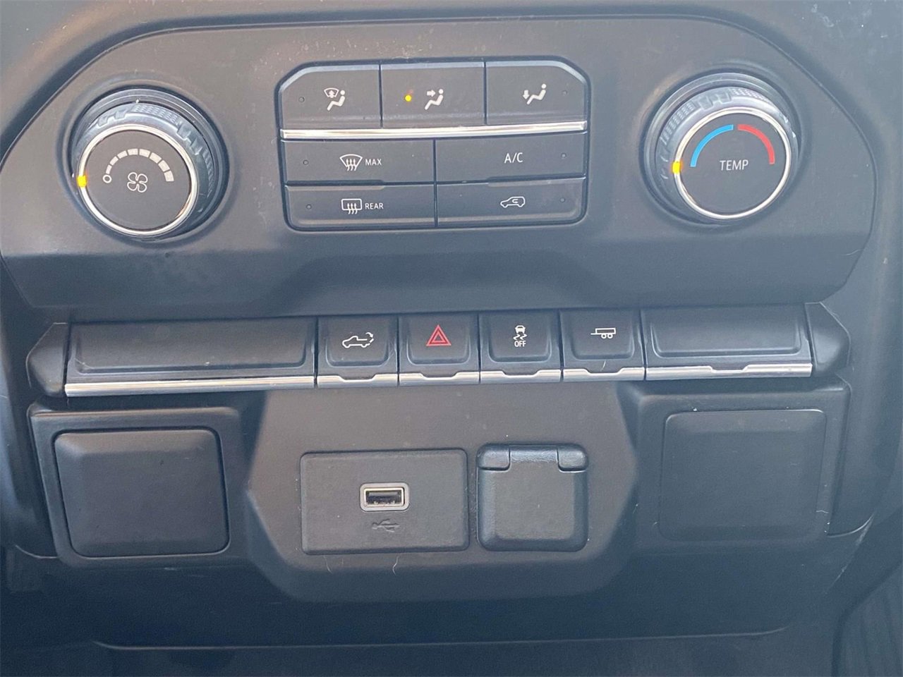 Used 2020 Chevrolet Silverado 1500 Custom w/ Custom Value Package image 25