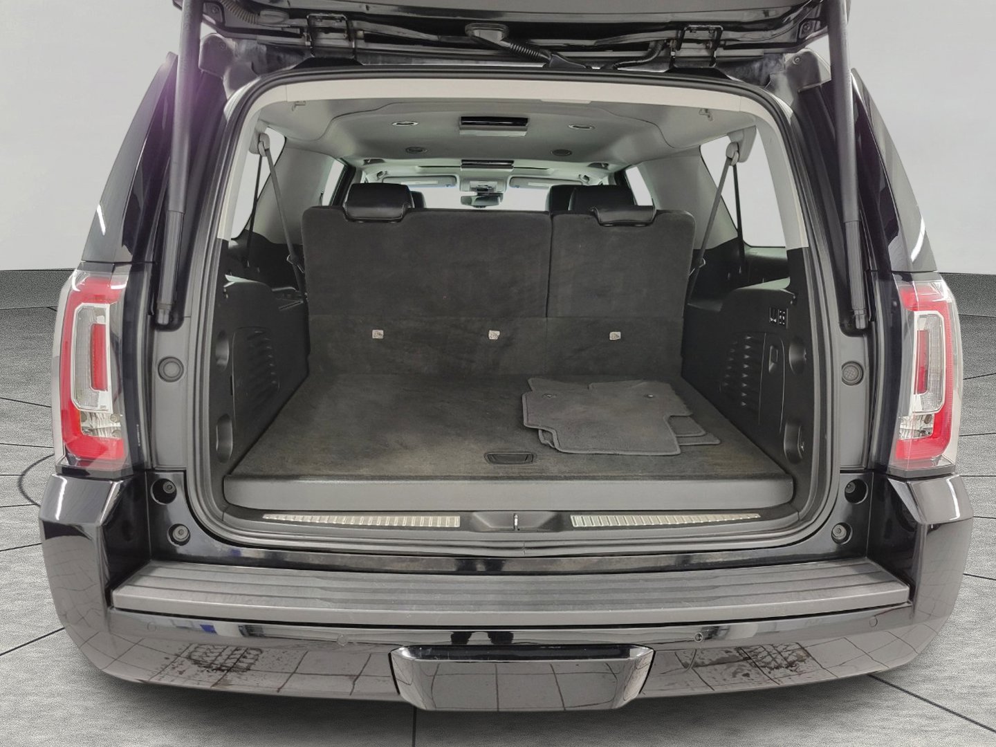 Used 2020 GMC Yukon XL SLT w/ Open Road Package image 16