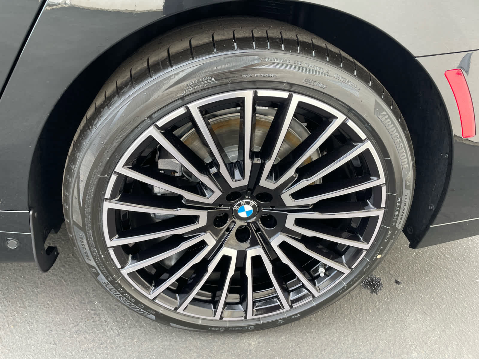 New 2026 BMW 750e xDrive w/ Executive Package image 21