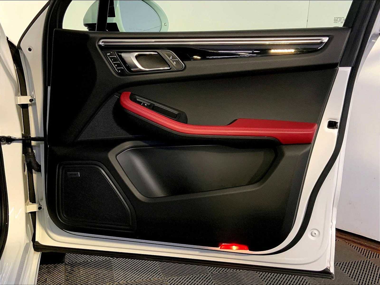 Certified 2023 Porsche Macan Turbo image 26