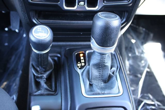 Used 2022 Jeep Wrangler Unlimited Sport AWD/4WD image 13
