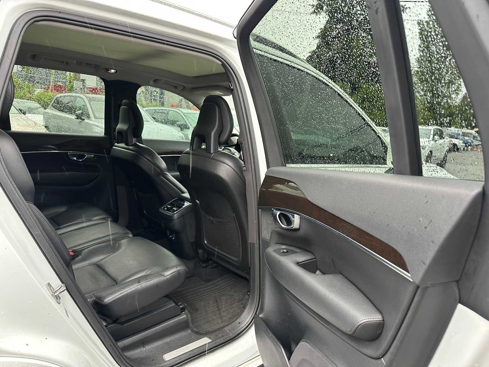 Used 2017 Volvo XC90 T6 Momentum w/ Vision Package AWD/4WD image 13
