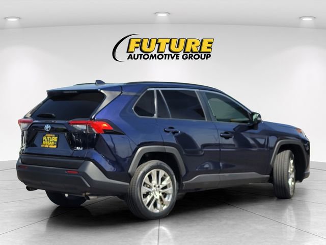 Used 2020 Toyota RAV4 XLE Premium FWD image 4