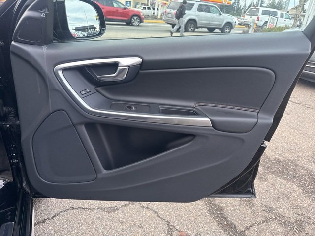 Used 2015 Volvo V60 T5 Cross Country image 24