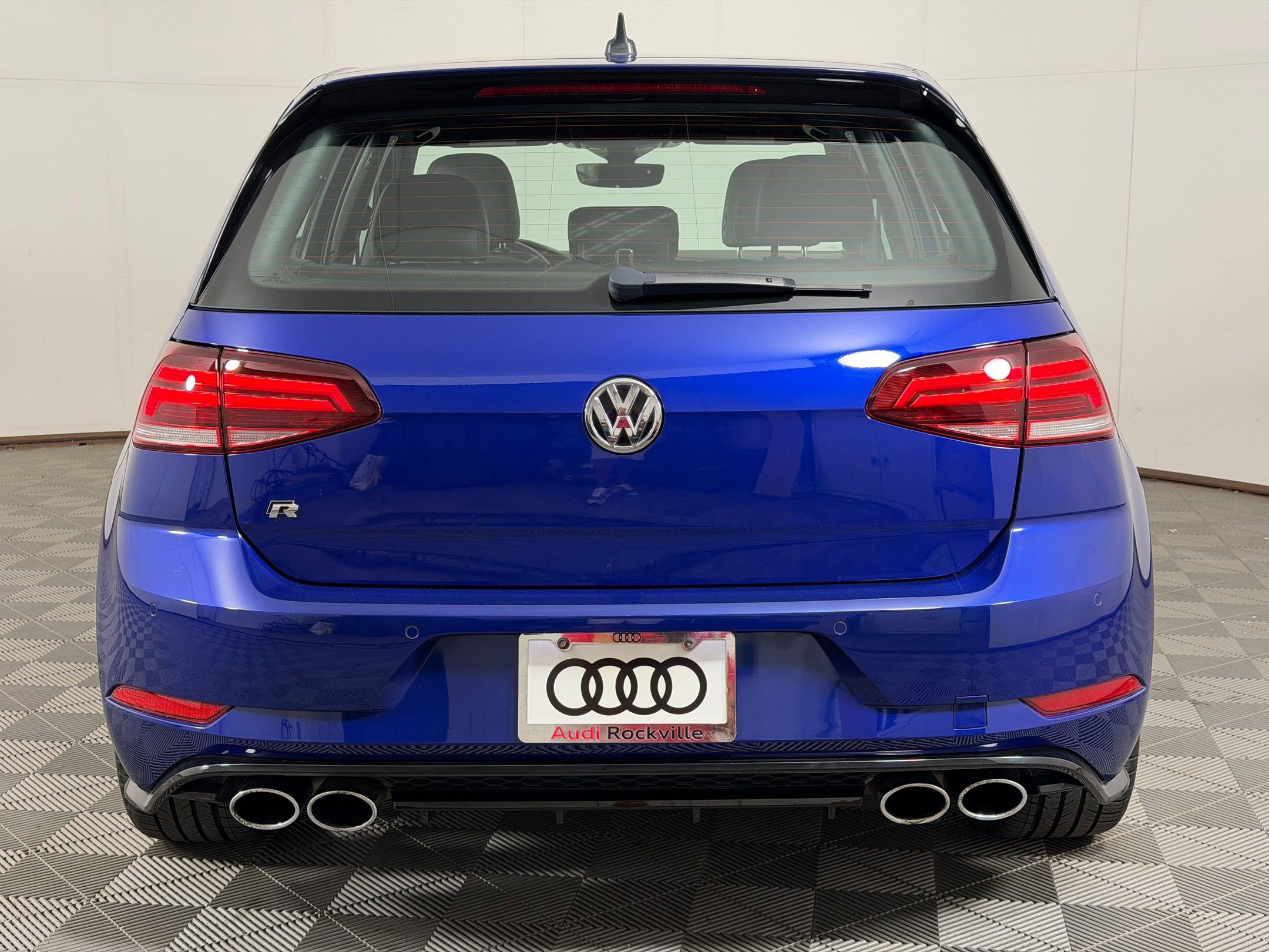 Used 2018 Volkswagen Golf R 4-Door AWD/4WD image 10
