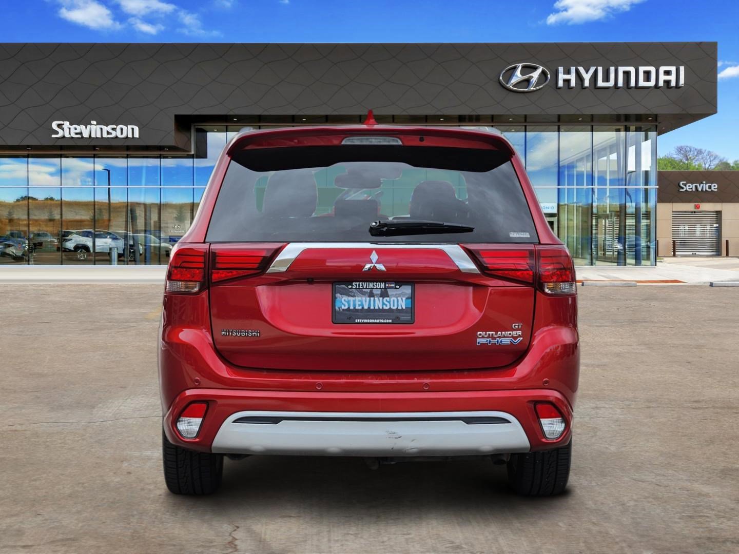 Used 2019 Mitsubishi Outlander 4WD Plug-In Hybrid image 3