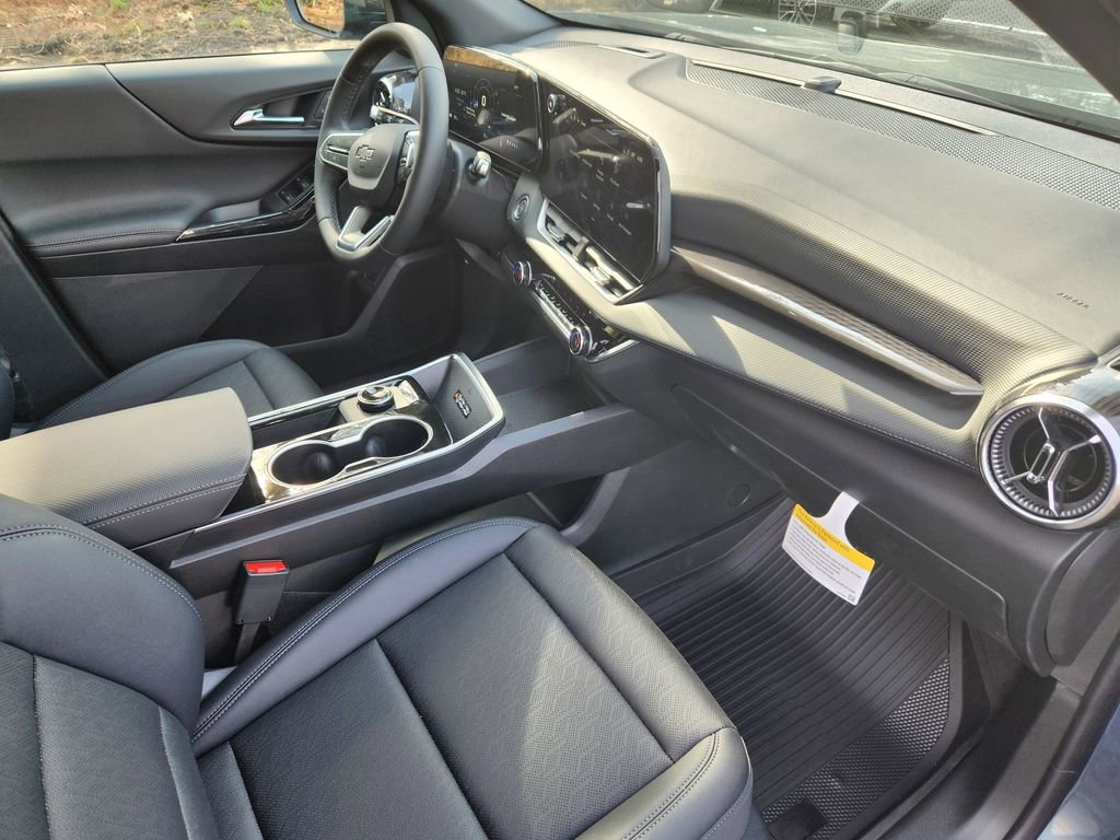 New 2026 Chevrolet Equinox LT w/ Convenience Package II FWD image 7