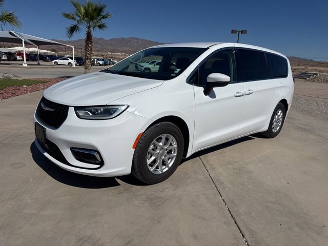 Certified 2023 Chrysler Pacifica Touring-L image 1