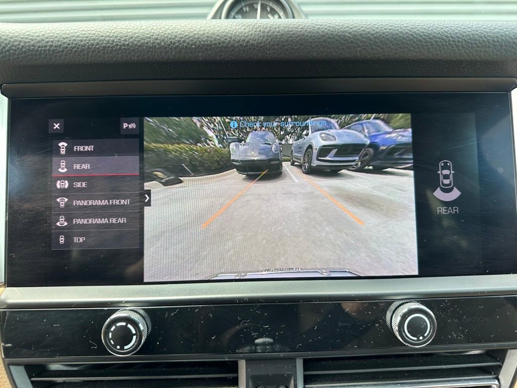 Certified 2023 Porsche Macan AWD/4WD image 32