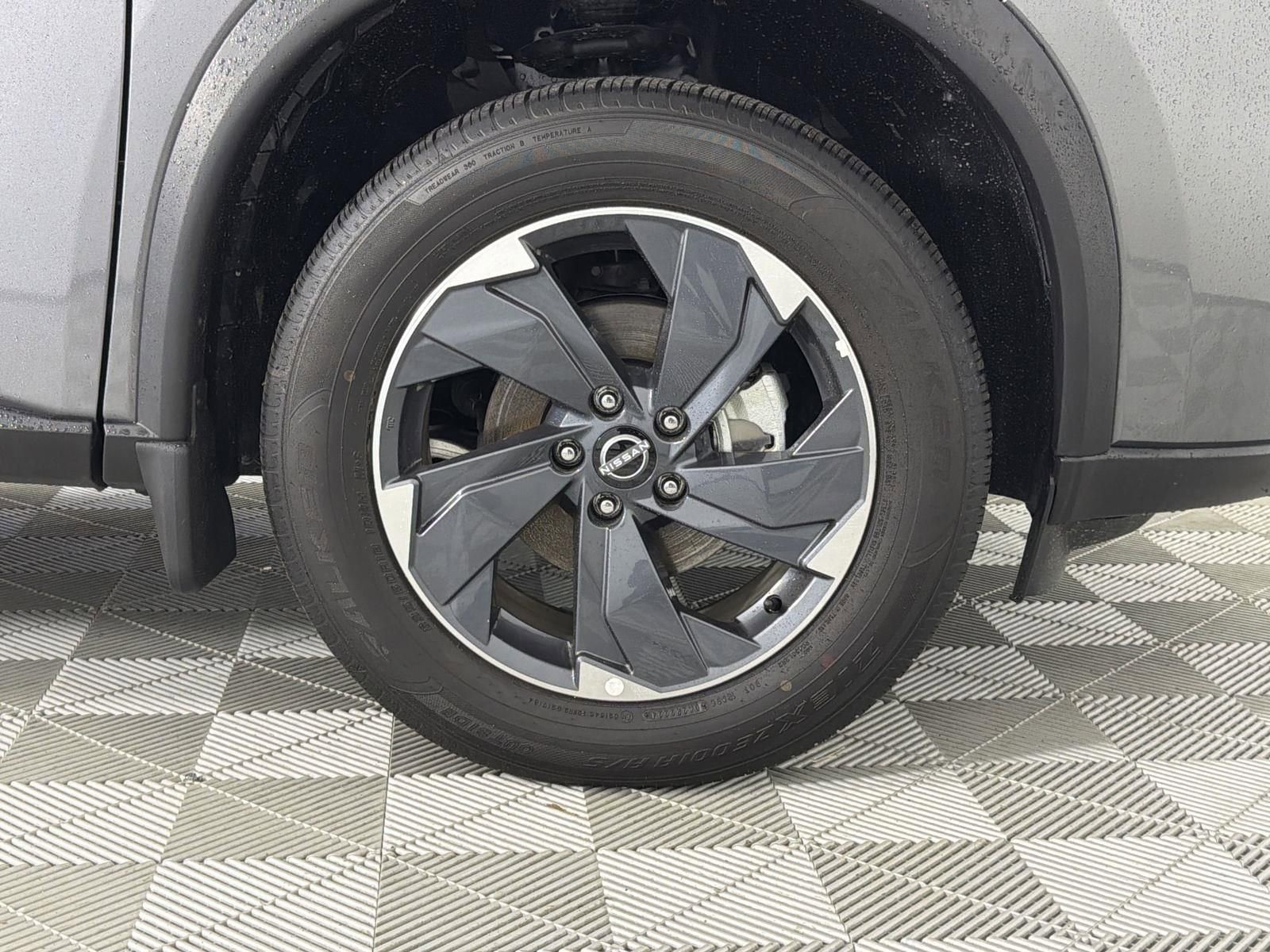 Used 2024 Nissan Rogue SV image 33