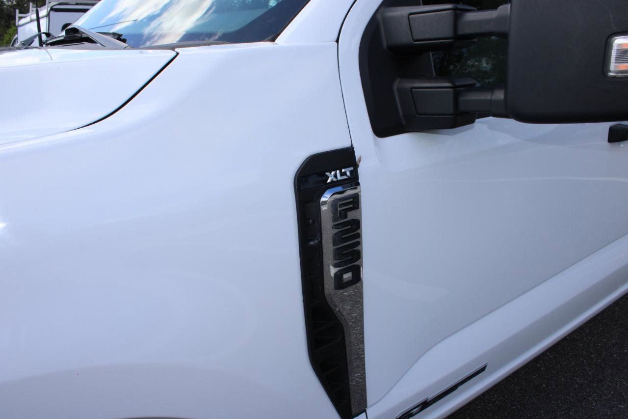 Used 2023 Ford F250 XLT w/ F-250 >10K GVWR Package AWD/4WD image 11