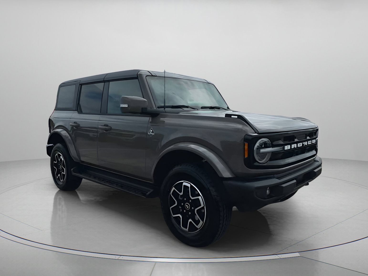 New 2025 Ford Bronco Outer Banks image 2