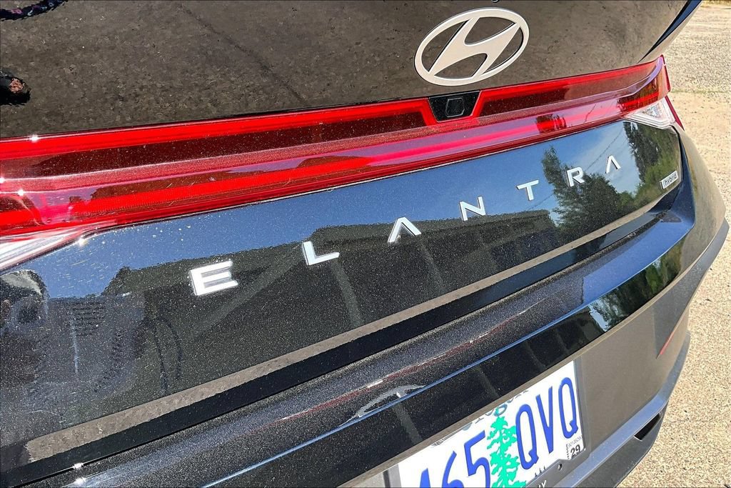 Used 2025 Hyundai Elantra SEL FWD image 33