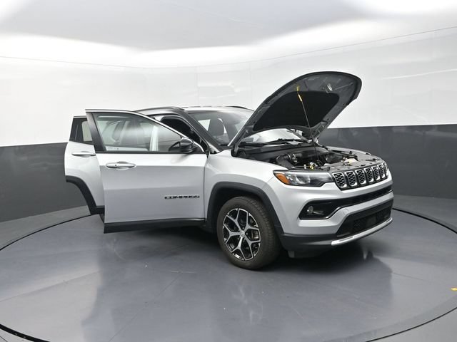 Used 2024 Jeep Compass Limited AWD/4WD image 29