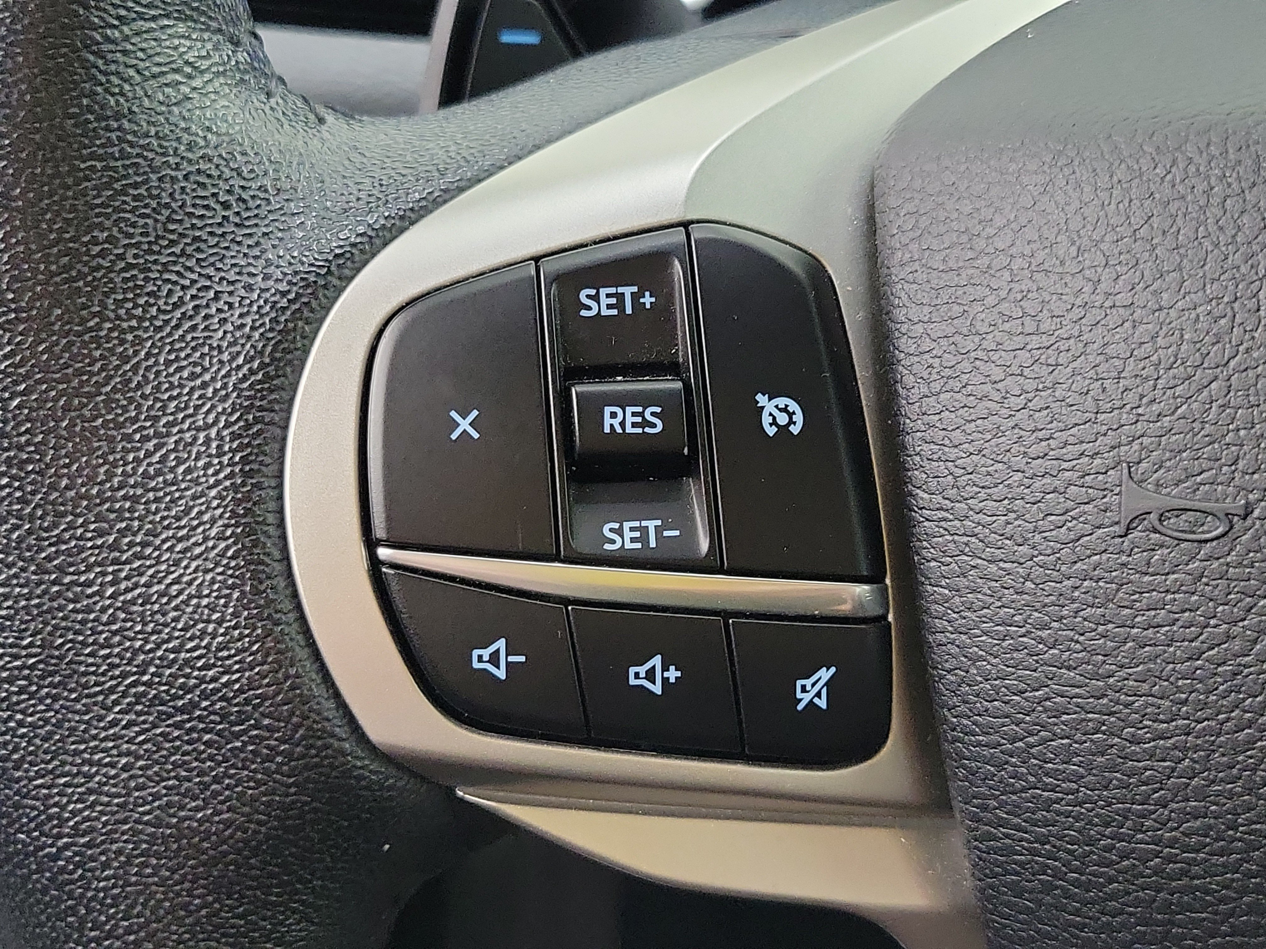 Used 2020 Ford Explorer XLT w/ Equipment Group 202A RWD image 22
