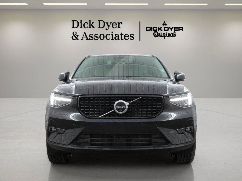 Used 2025 Volvo XC40 B5 Ultra AWD/4WD image 4