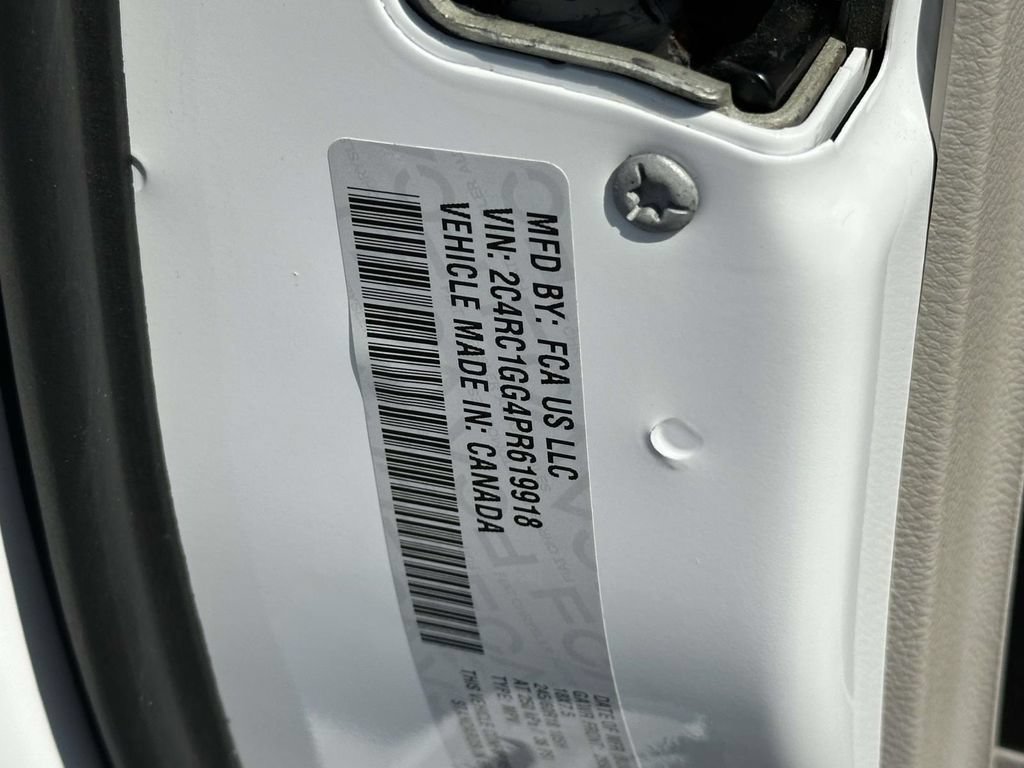 Used 2023 Chrysler Pacifica Limited FWD image 26