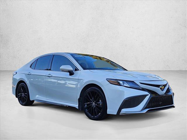 Used 2022 Toyota Camry XSE FWD image 3