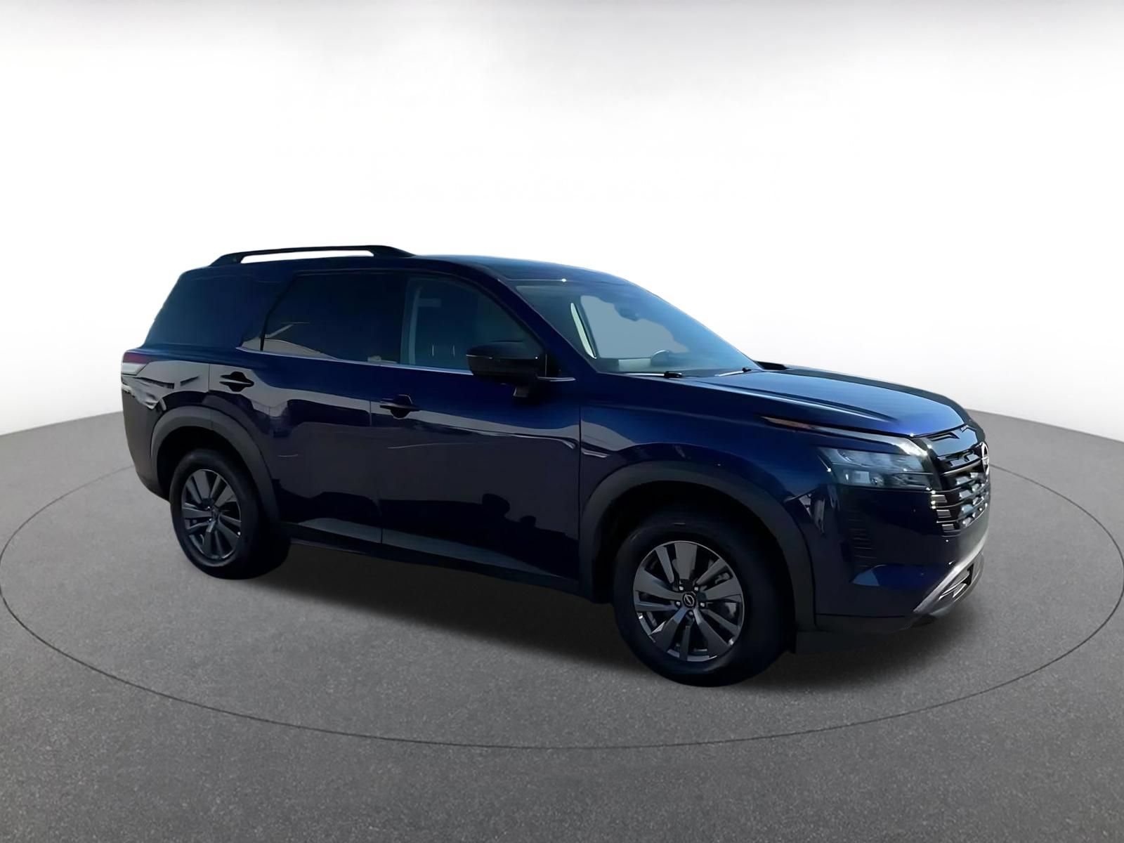 Used 2026 Nissan Pathfinder SV FWD image 2