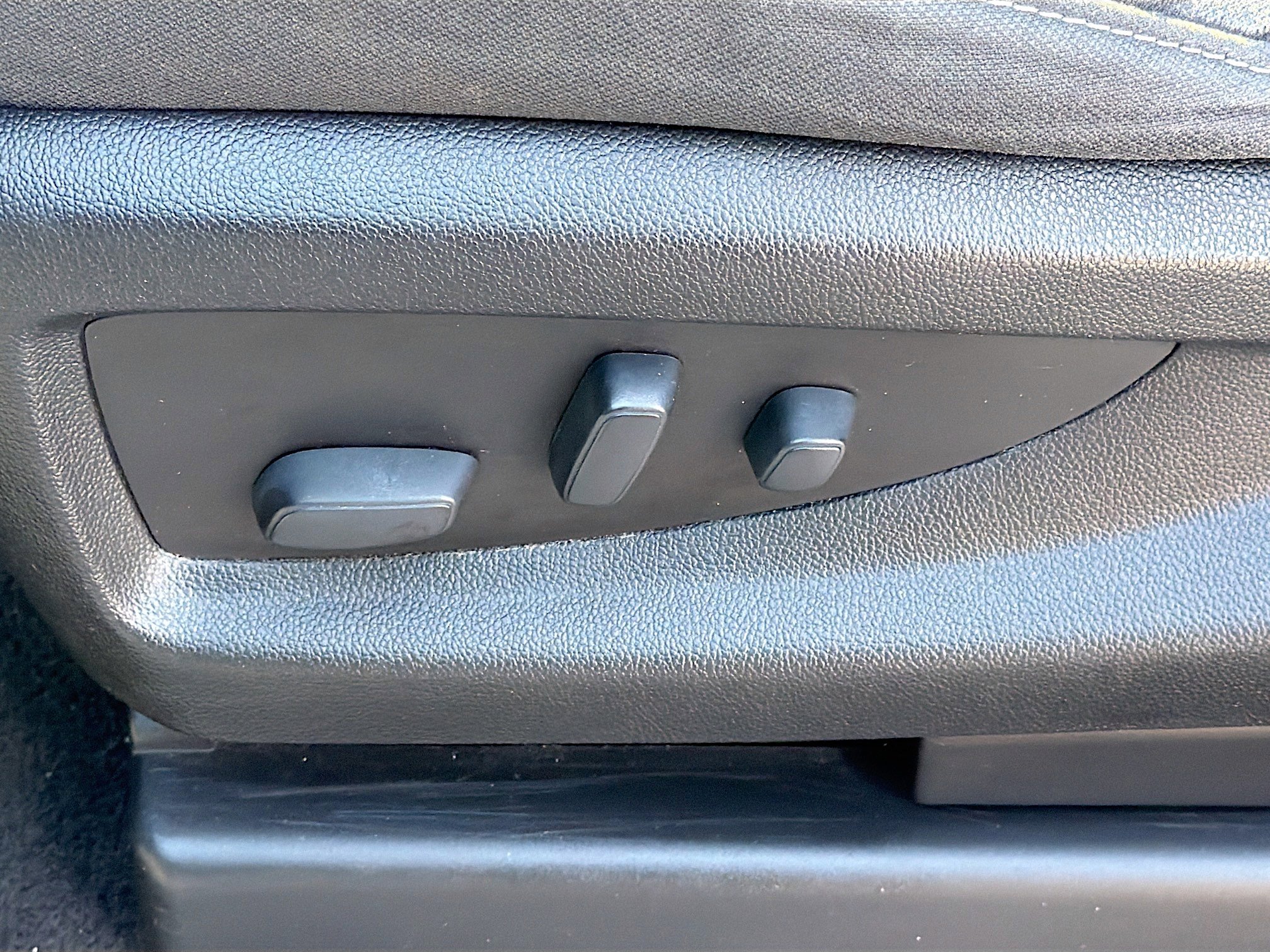 Used 2020 Chevrolet Suburban LS image 25