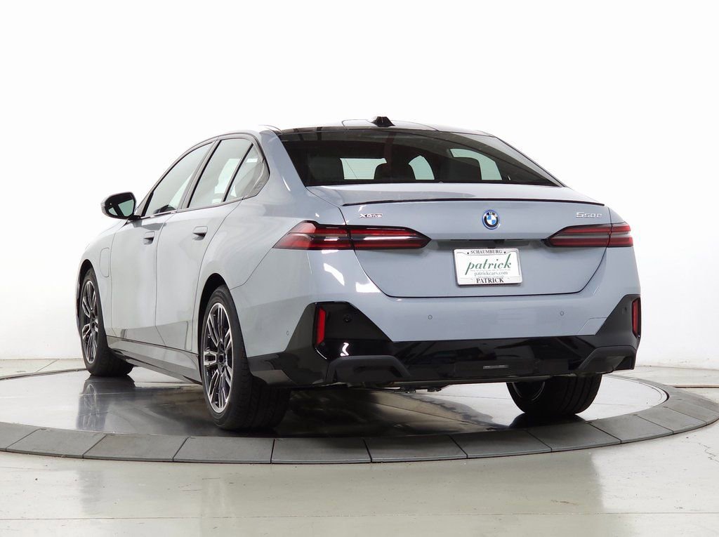 Used 2026 BMW 550e xDrive w/ Premium Package image 5