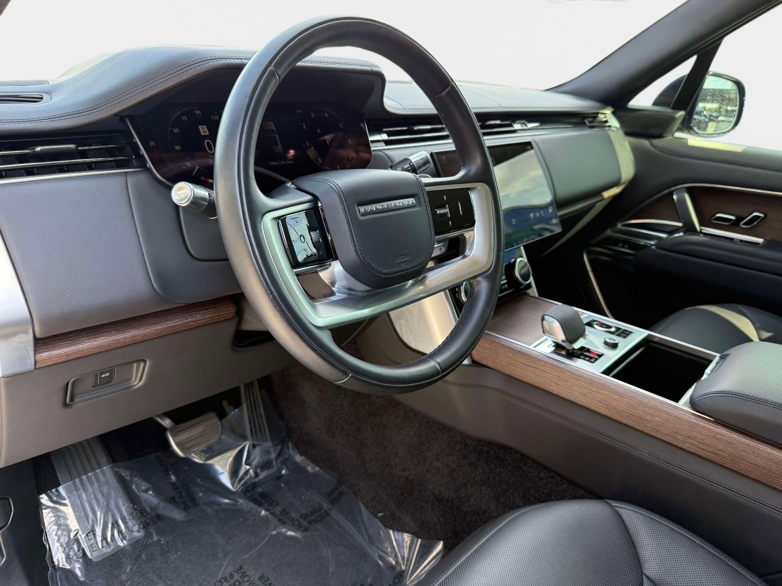 Used 2022 Land Rover Range Rover Long Wheelbase SE image 42