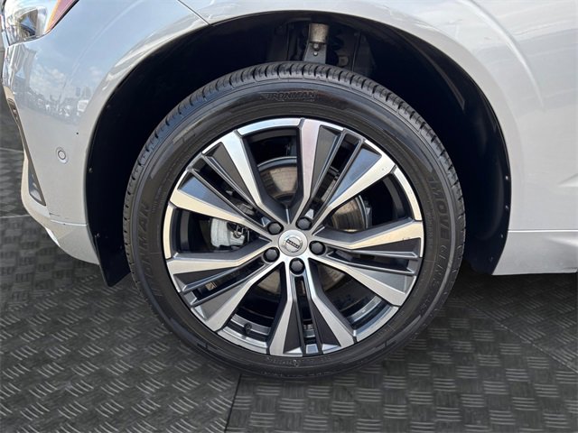 Used 2022 Volvo XC60 B5 Momentum w/ Advanced Package image 14