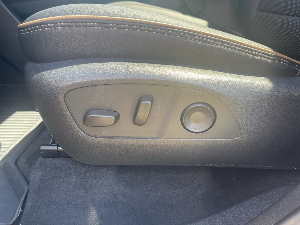 Used 2025 Chevrolet Traverse High Country w/ LPO, Floor Liner Package AWD/4WD image 17