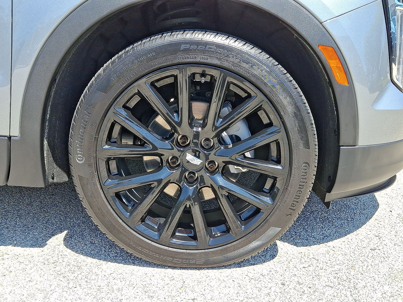 Used 2023 Cadillac XT4 Luxury w/ LPO, Onyx Lite Package AWD/4WD image 27