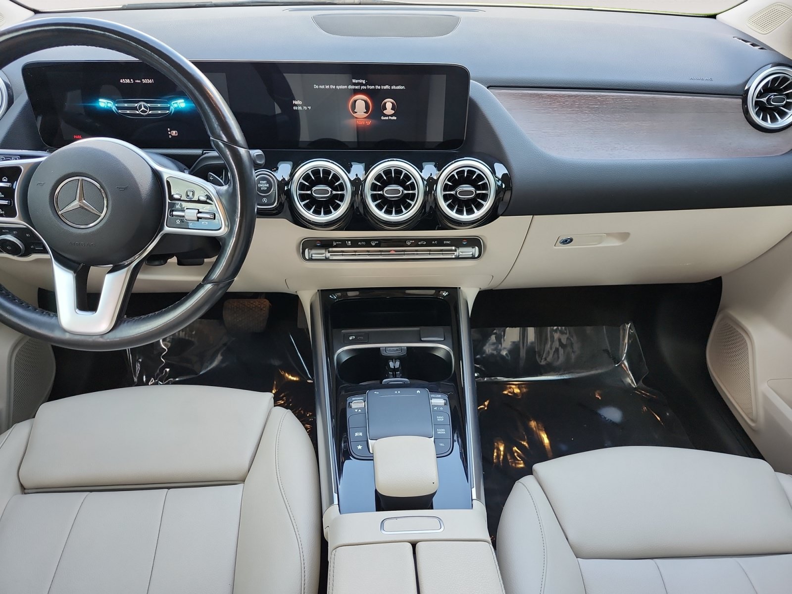 Used 2022 Mercedes-Benz GLA 250 4MATIC w/ Premium Package Lite image 14